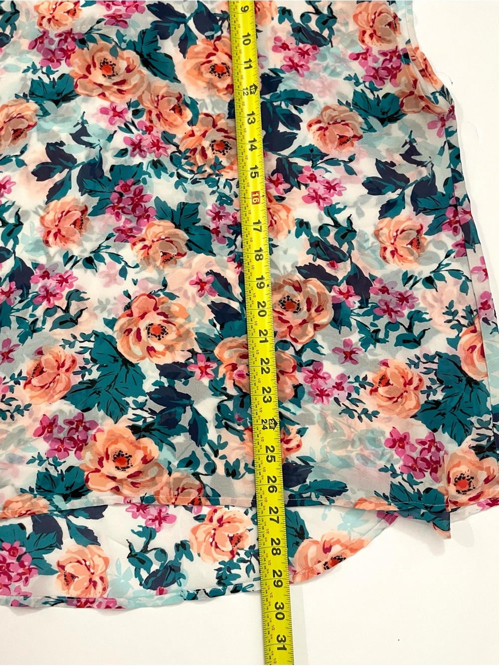 Torrid Watercolor Floral Sleeveless Blouse Size 2 / 2X - Picture 7 of 7